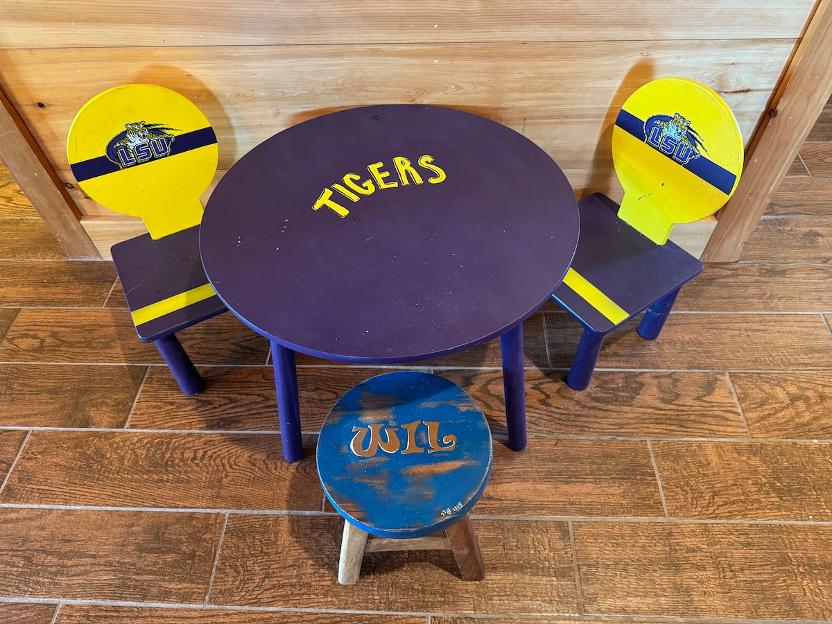 Dining area image 4