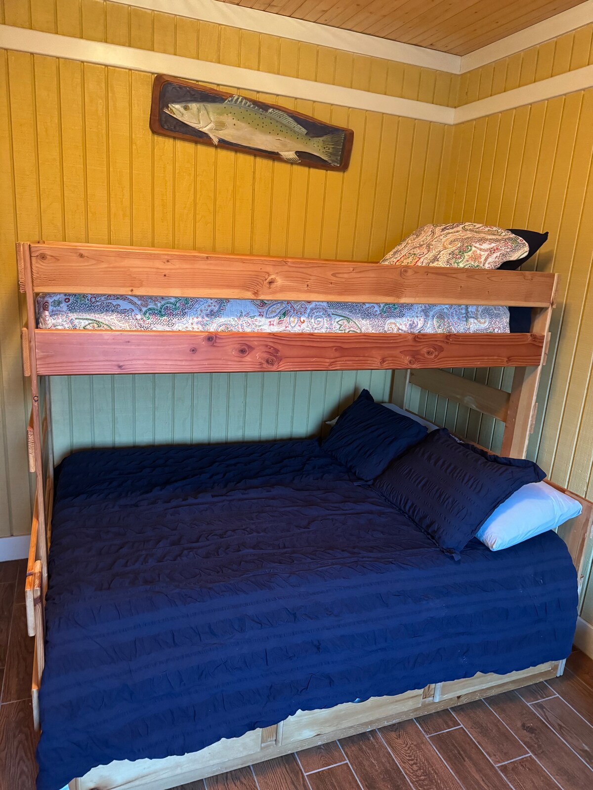 Bedroom 3 image 3